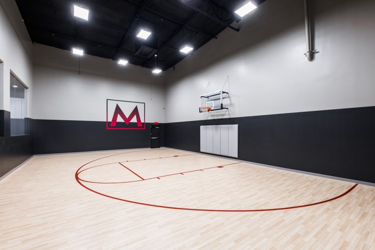 Mountainside Fitness Amenities - Basketball court at Mountainside Fitness - The Best Gym & Fitness Centers in Phoenix Arizona