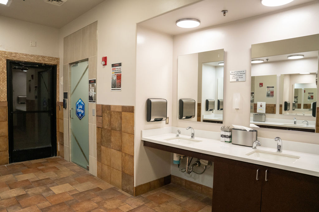 Mesa-locker room