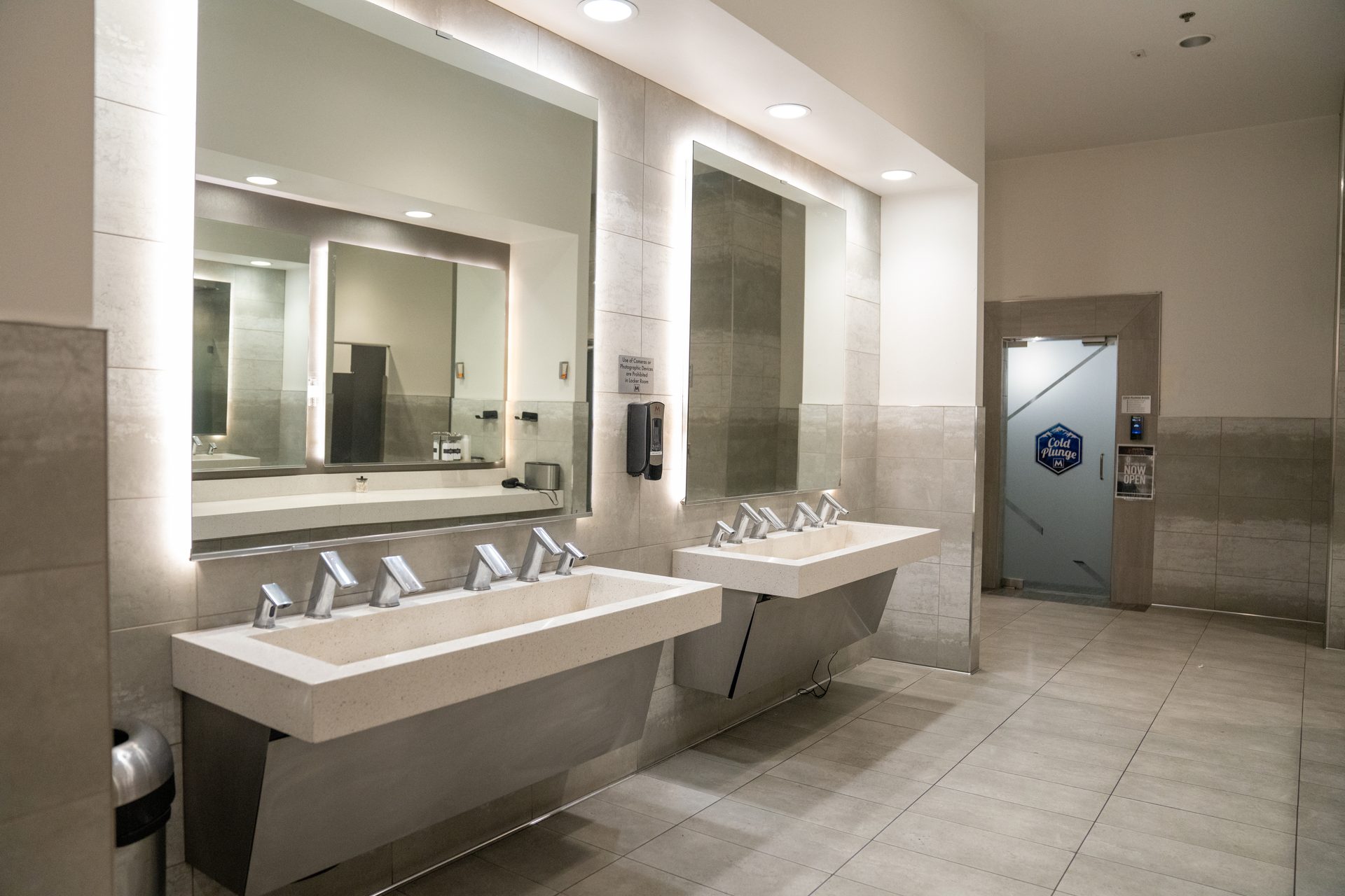 Ahwatukee-LockerRoom03